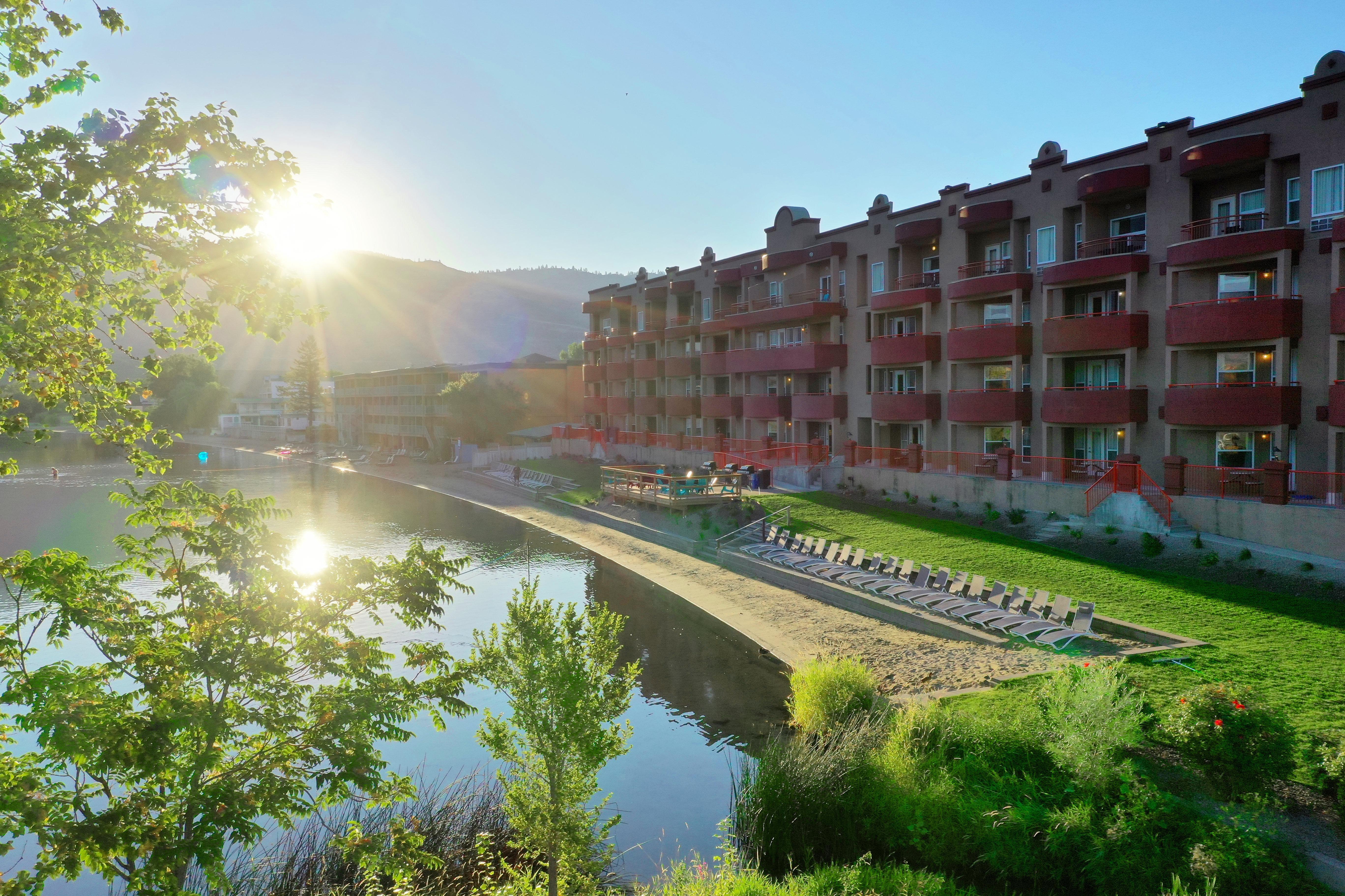 Holiday Inn Hotel & Suites Osoyoos By Ihg Экстерьер фото