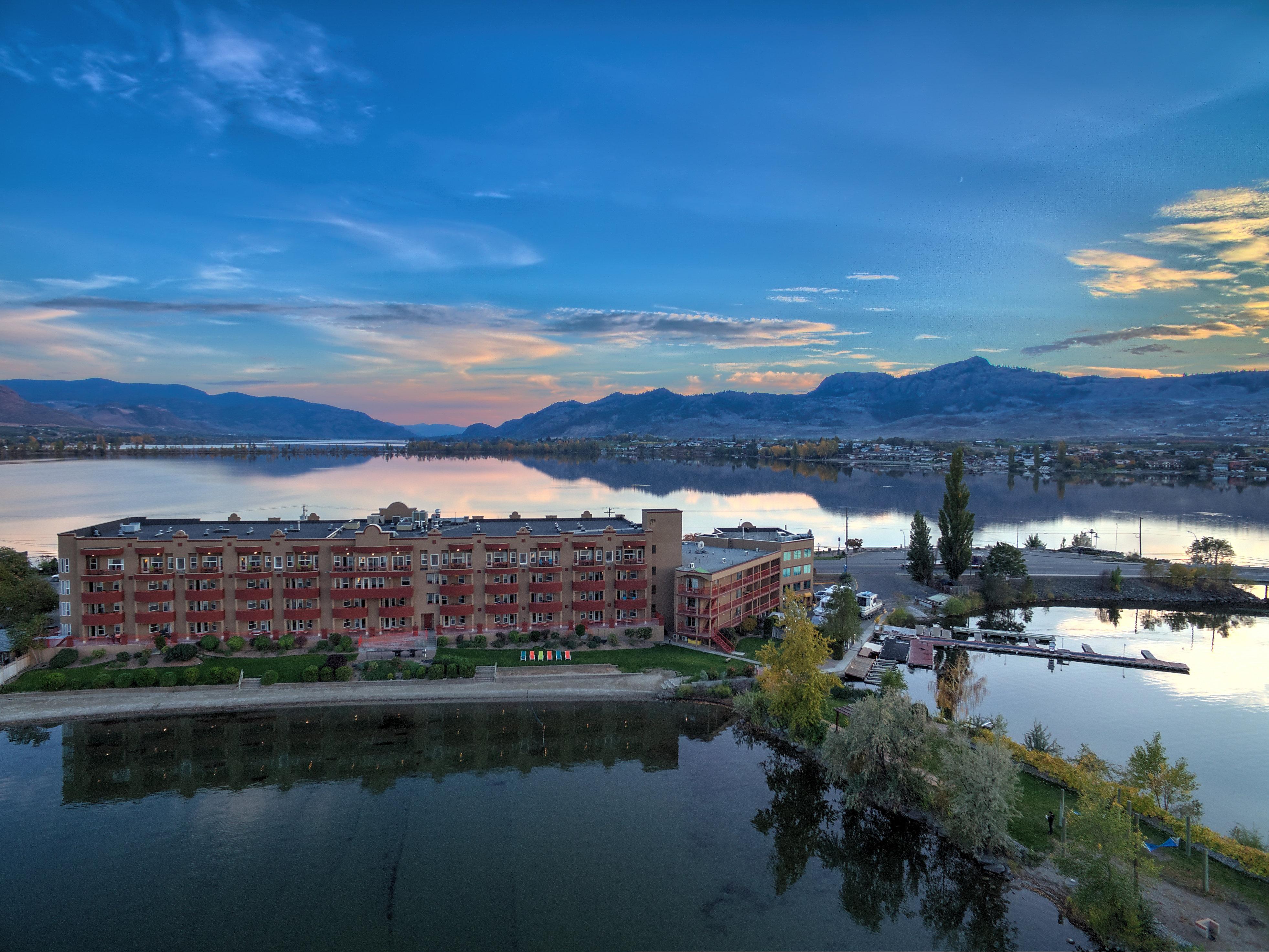 Holiday Inn Hotel & Suites Osoyoos By Ihg Экстерьер фото