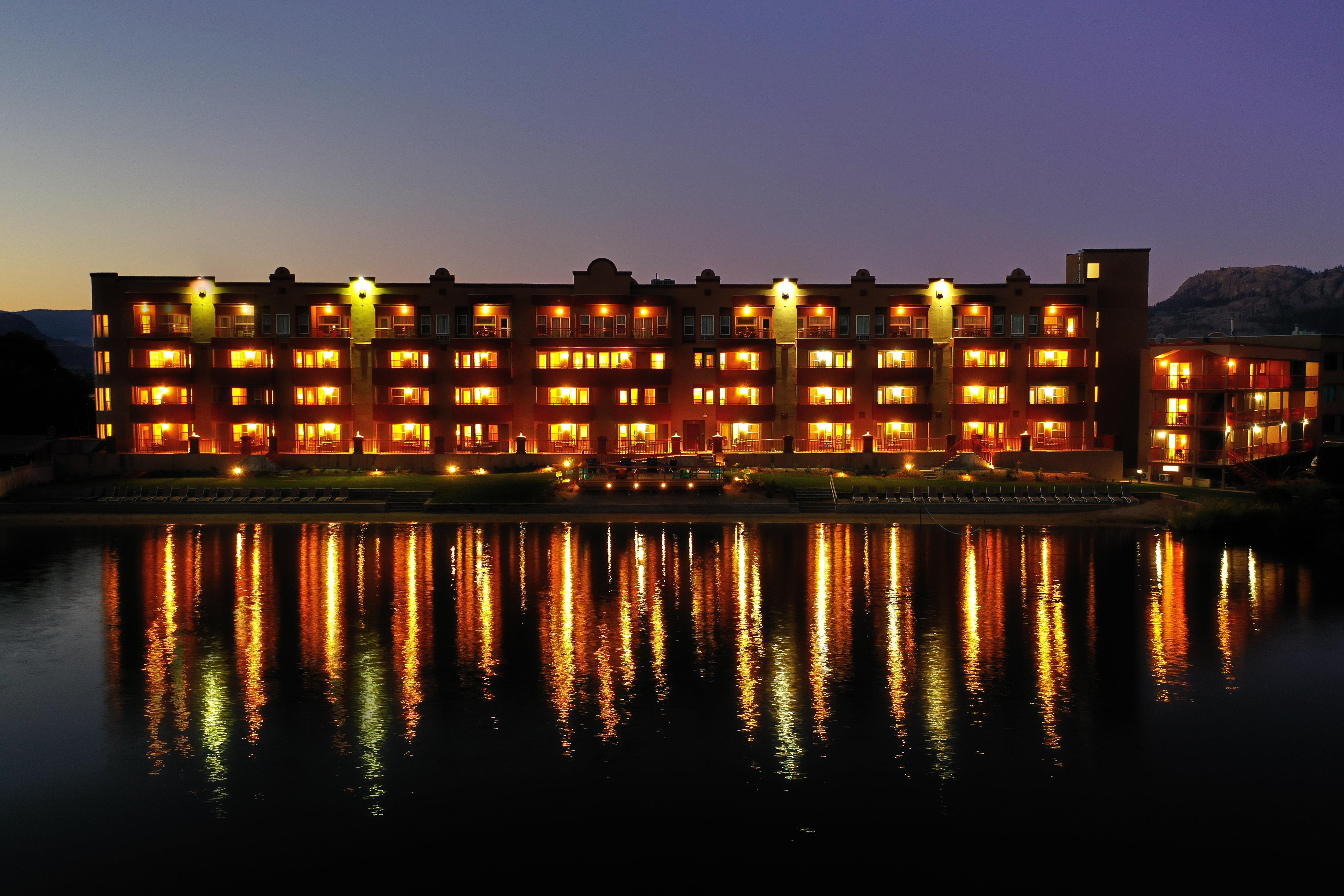 Holiday Inn Hotel & Suites Osoyoos By Ihg Экстерьер фото
