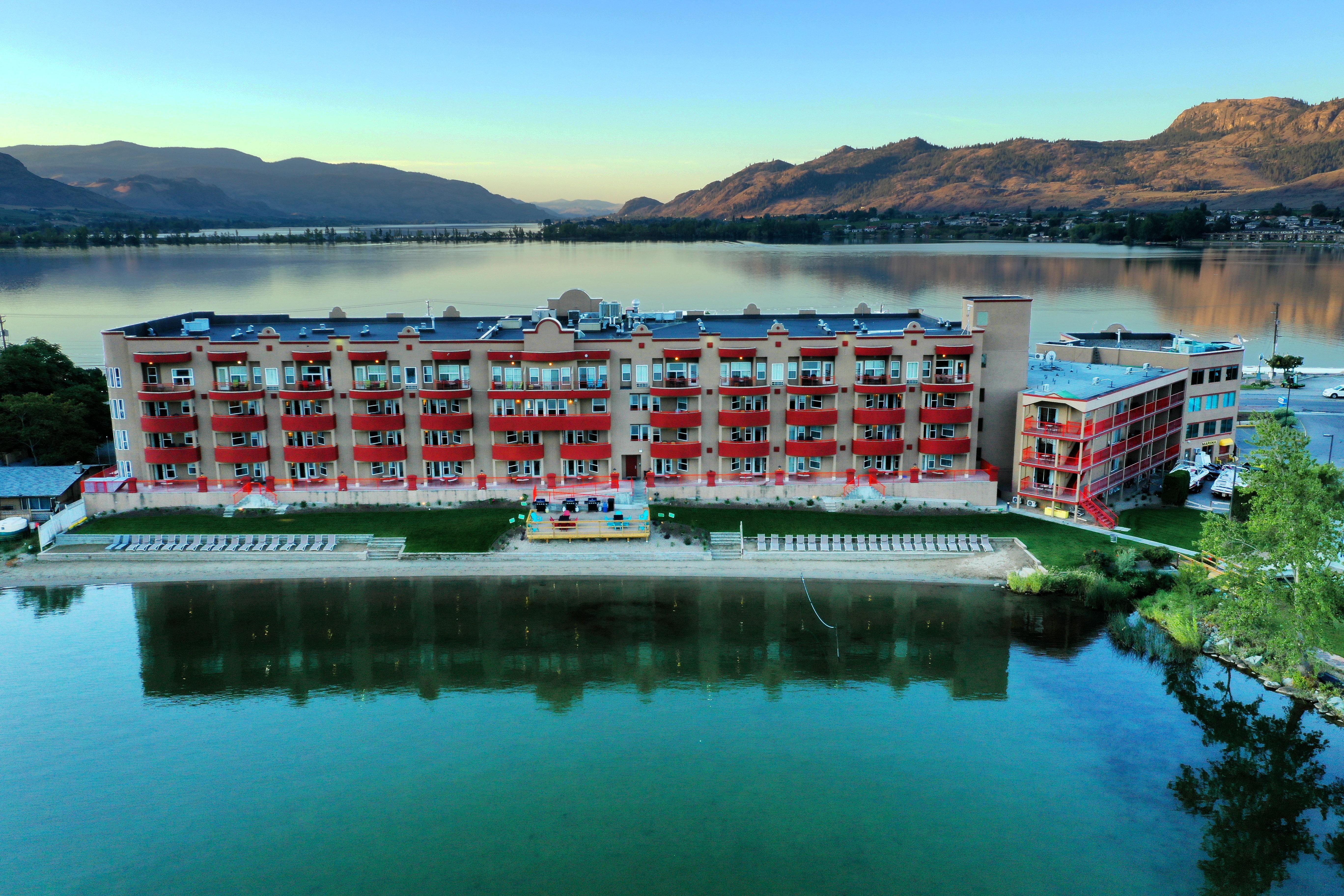 Holiday Inn Hotel & Suites Osoyoos By Ihg Экстерьер фото
