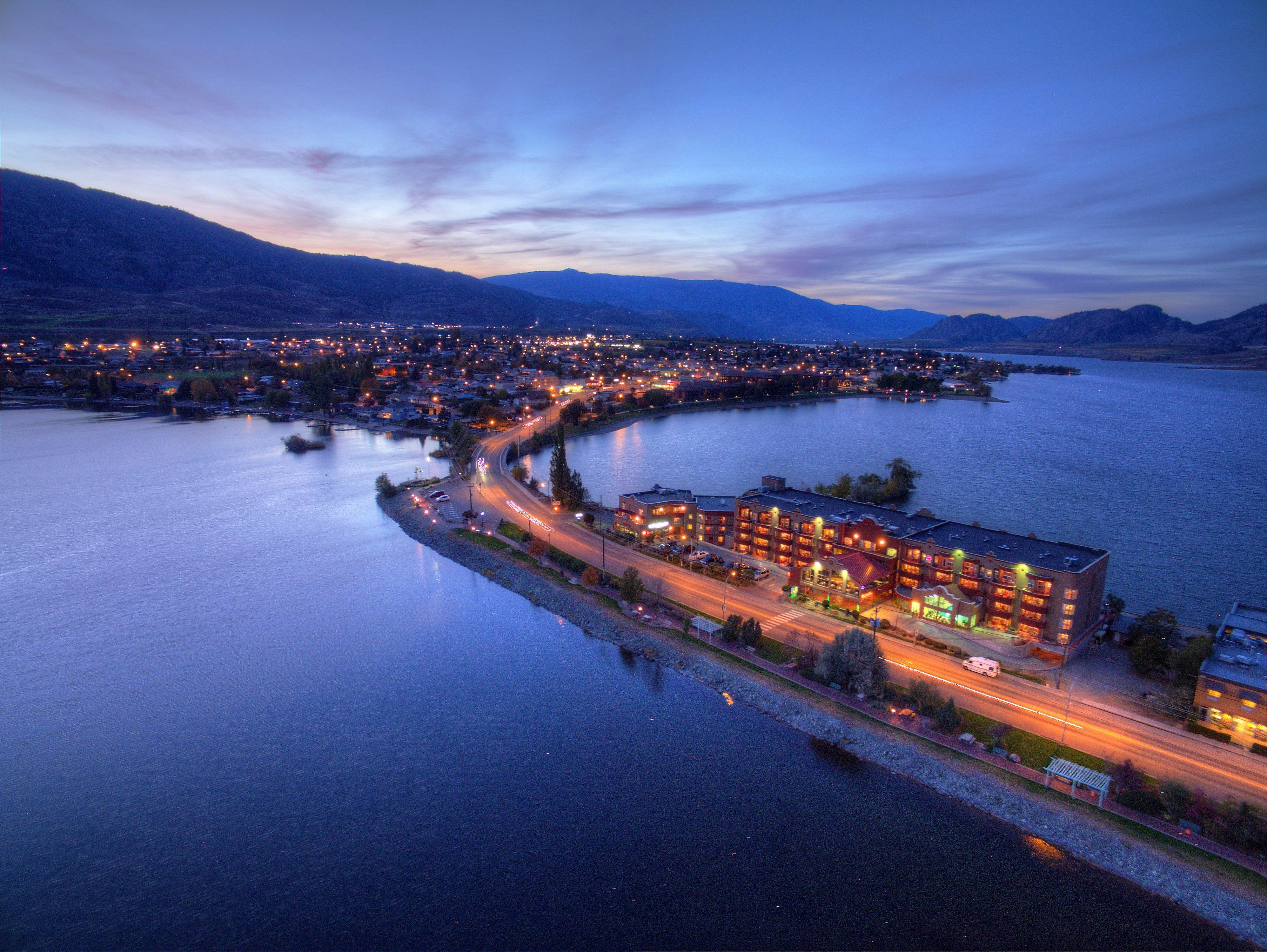 Holiday Inn Hotel & Suites Osoyoos By Ihg Экстерьер фото