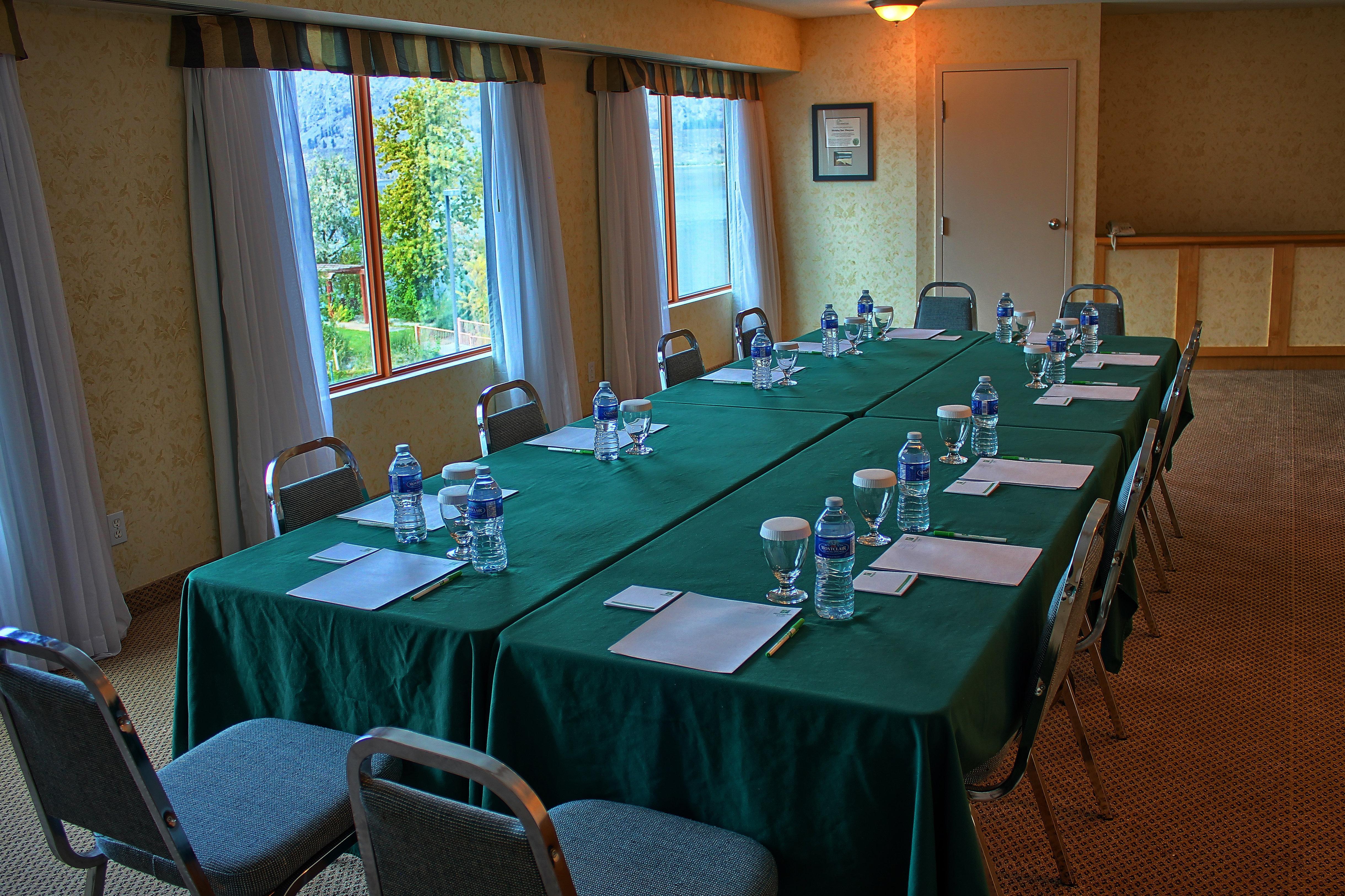 Holiday Inn Hotel & Suites Osoyoos By Ihg Экстерьер фото