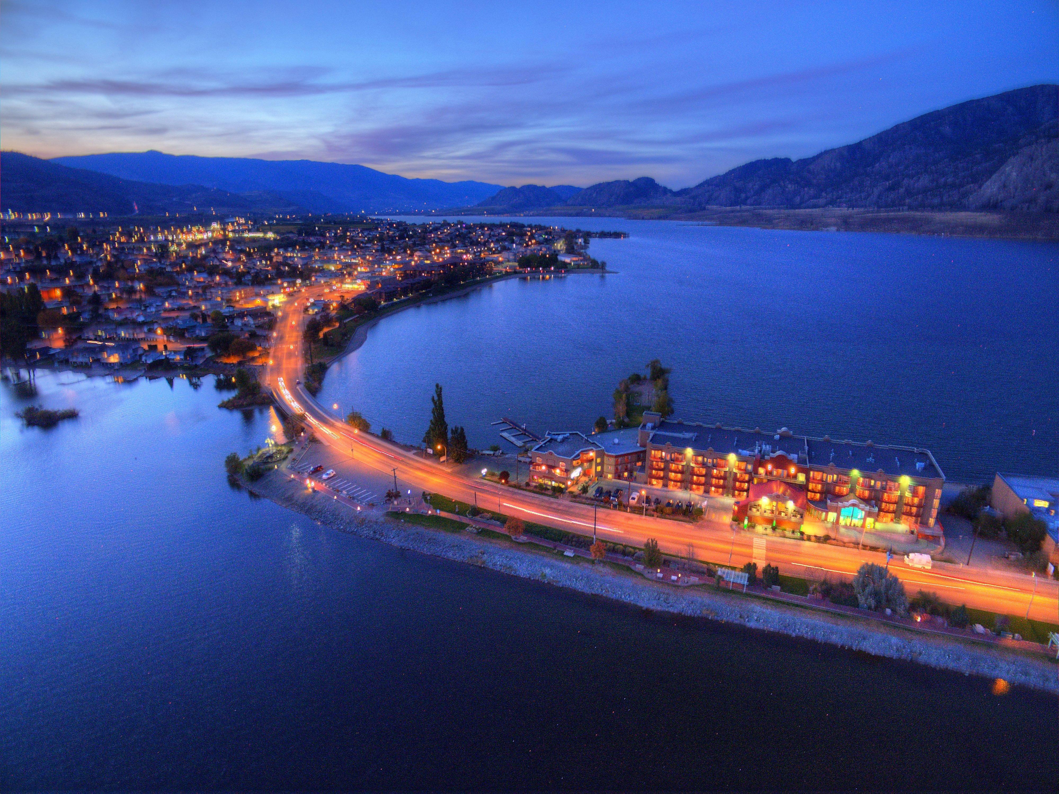Holiday Inn Hotel & Suites Osoyoos By Ihg Экстерьер фото