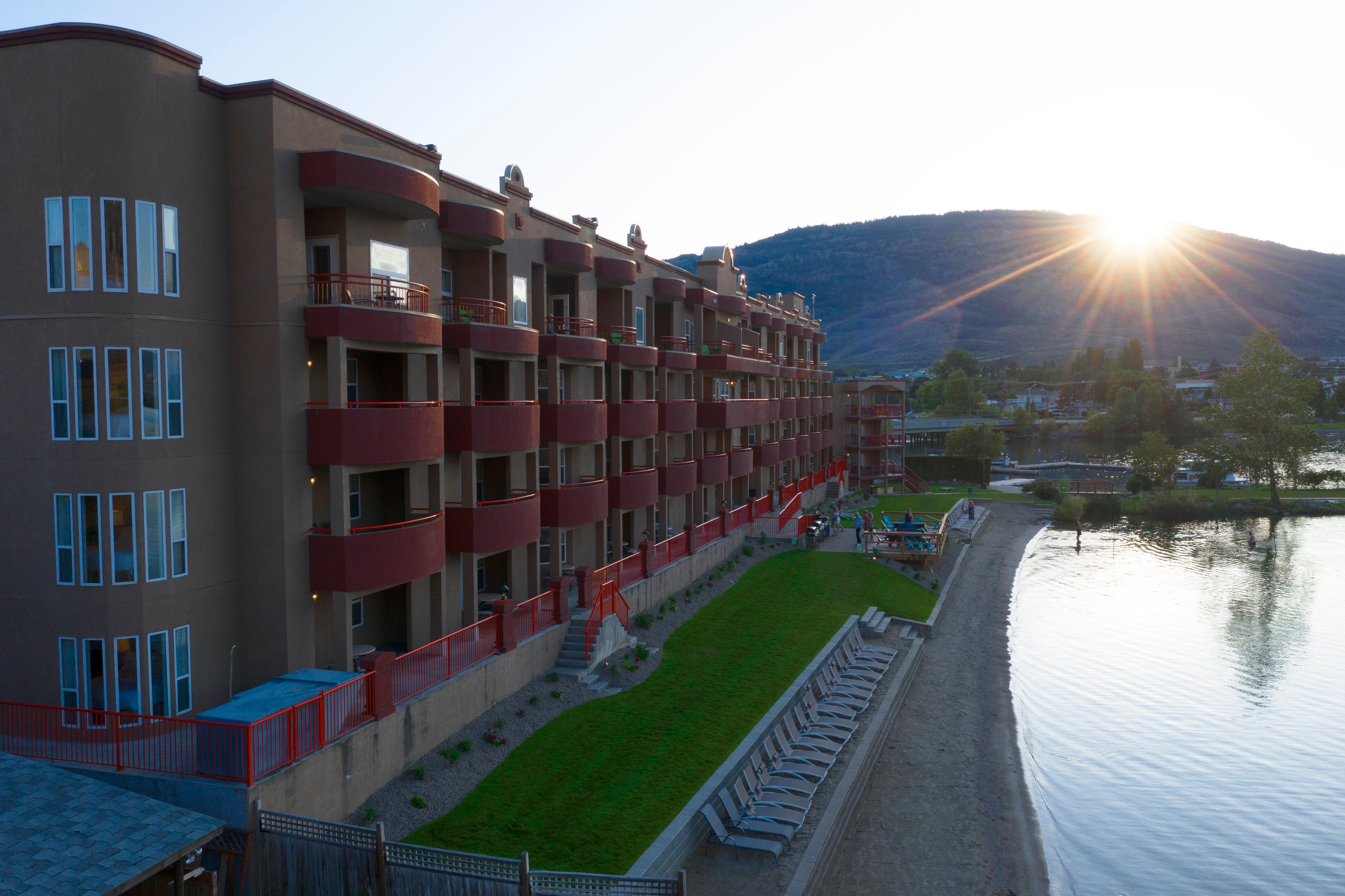 Holiday Inn Hotel & Suites Osoyoos By Ihg Экстерьер фото