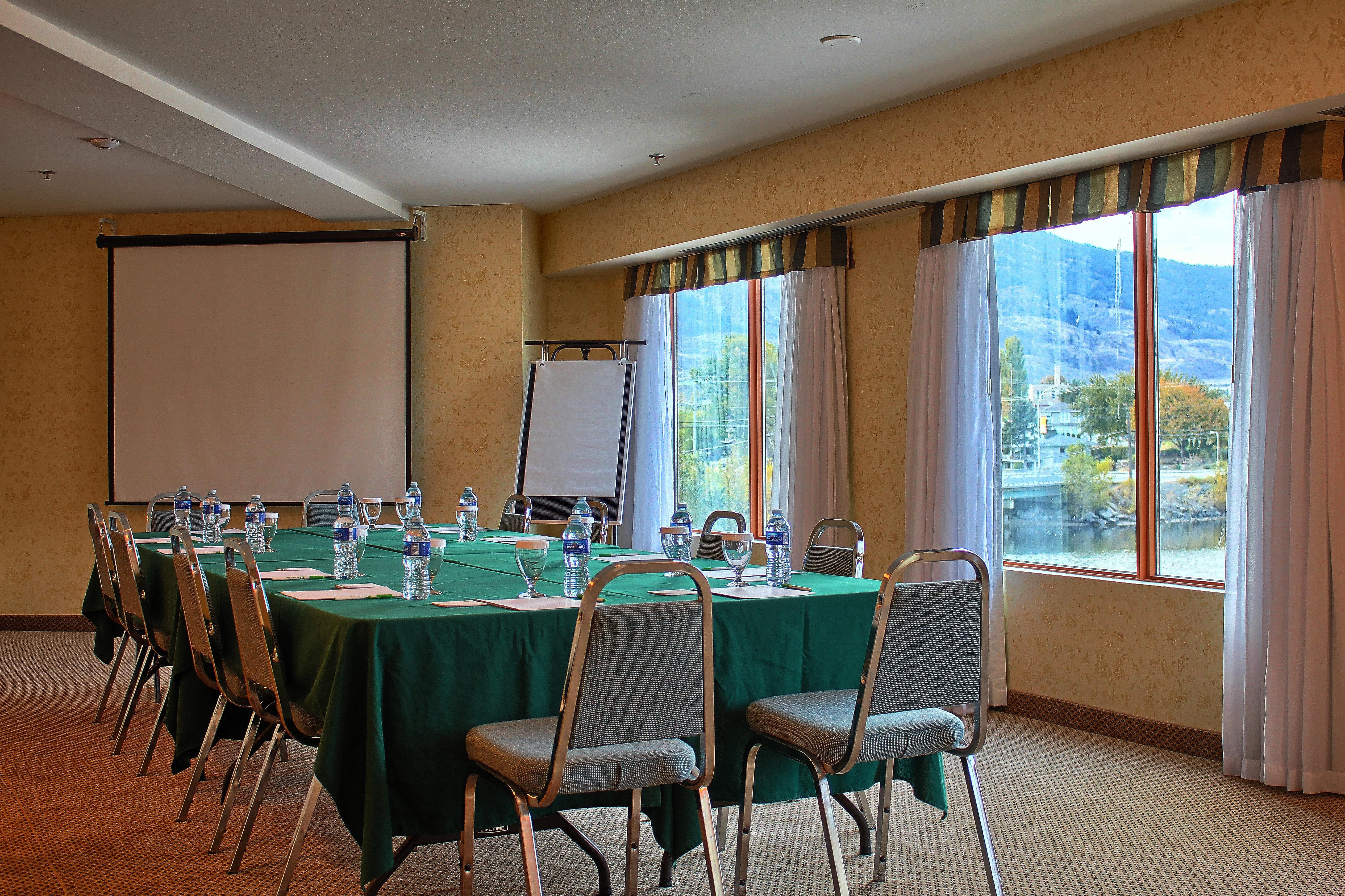 Holiday Inn Hotel & Suites Osoyoos By Ihg Экстерьер фото
